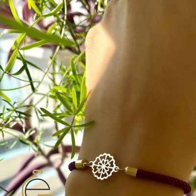 دستبند طرح گل طلا ۱۸ عیار