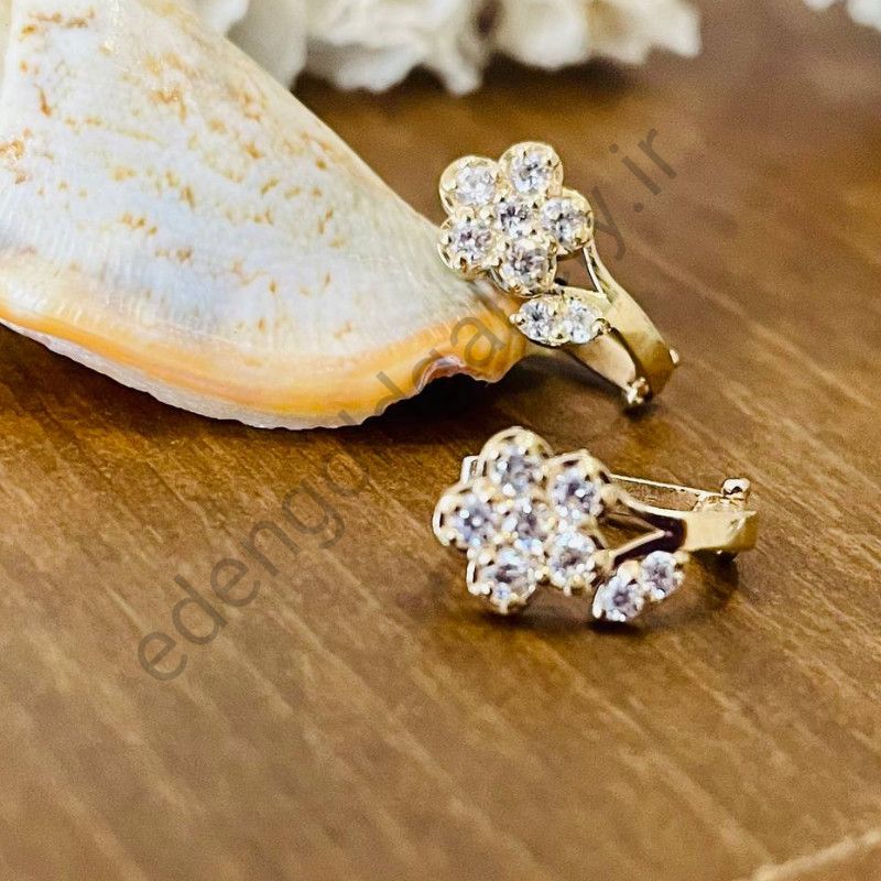 گوشواره طرح گل نگین دار